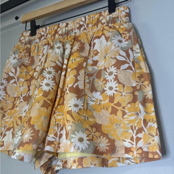 Charlie Holiday Floral Women's Shorts - Picture 3 of 8